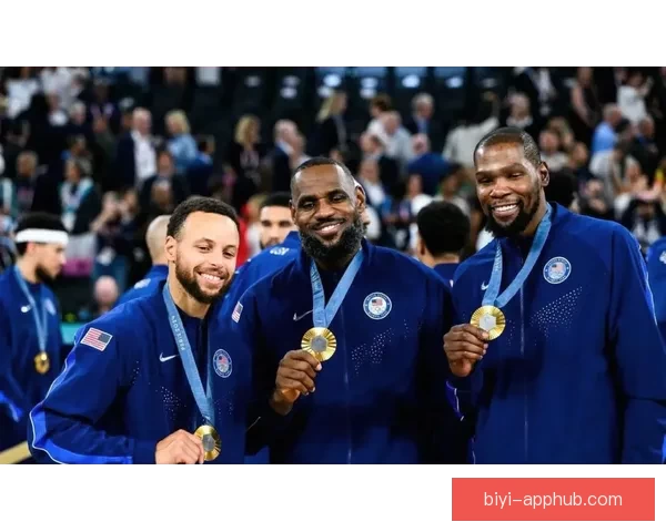 里弗斯盛赞库里颠覆时代地位杜兰特詹姆斯仍主宰联盟格局